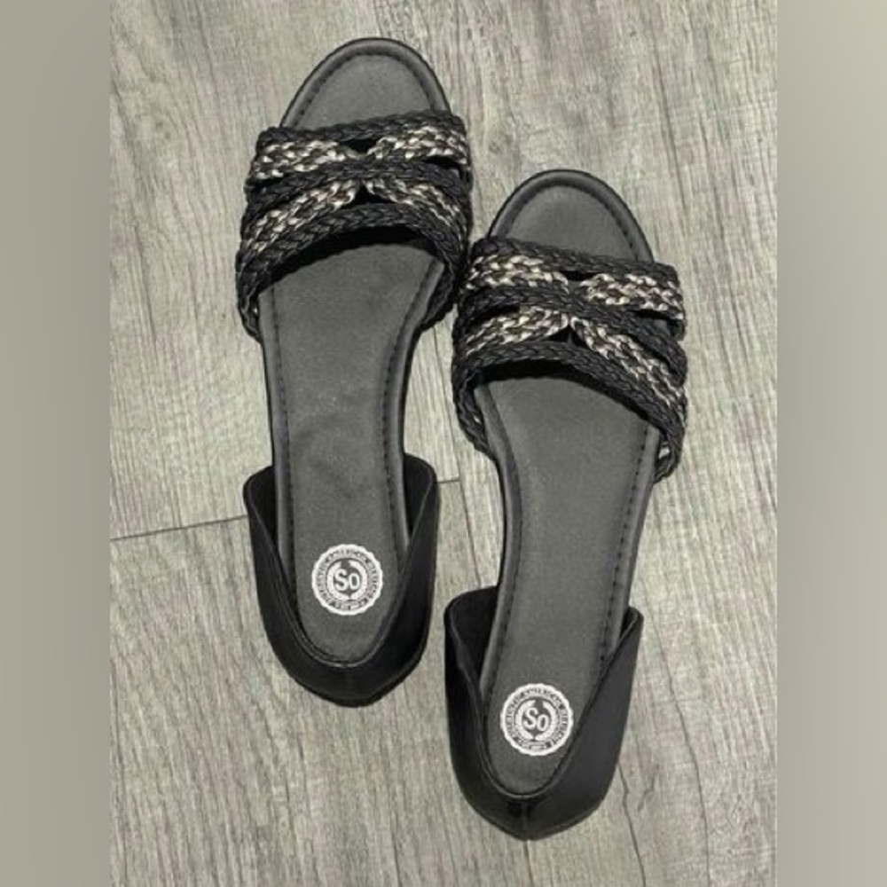 Womens like new So sandals size 10